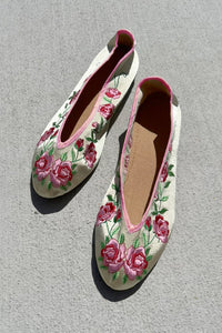 embroidered theater shoes - cream with rose