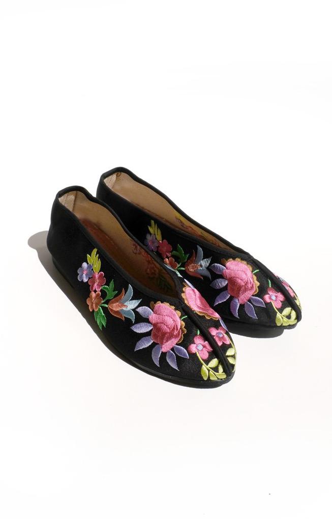 embroidered theater shoes - black