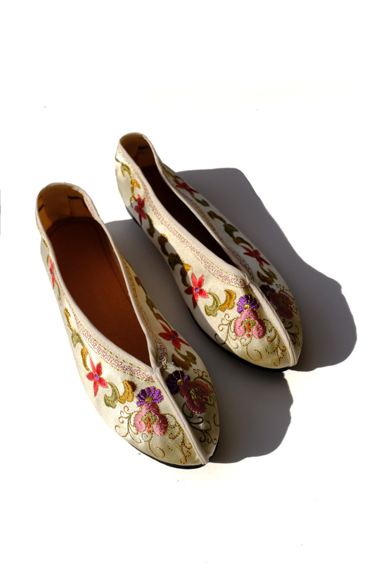embroidered theater shoes - cream