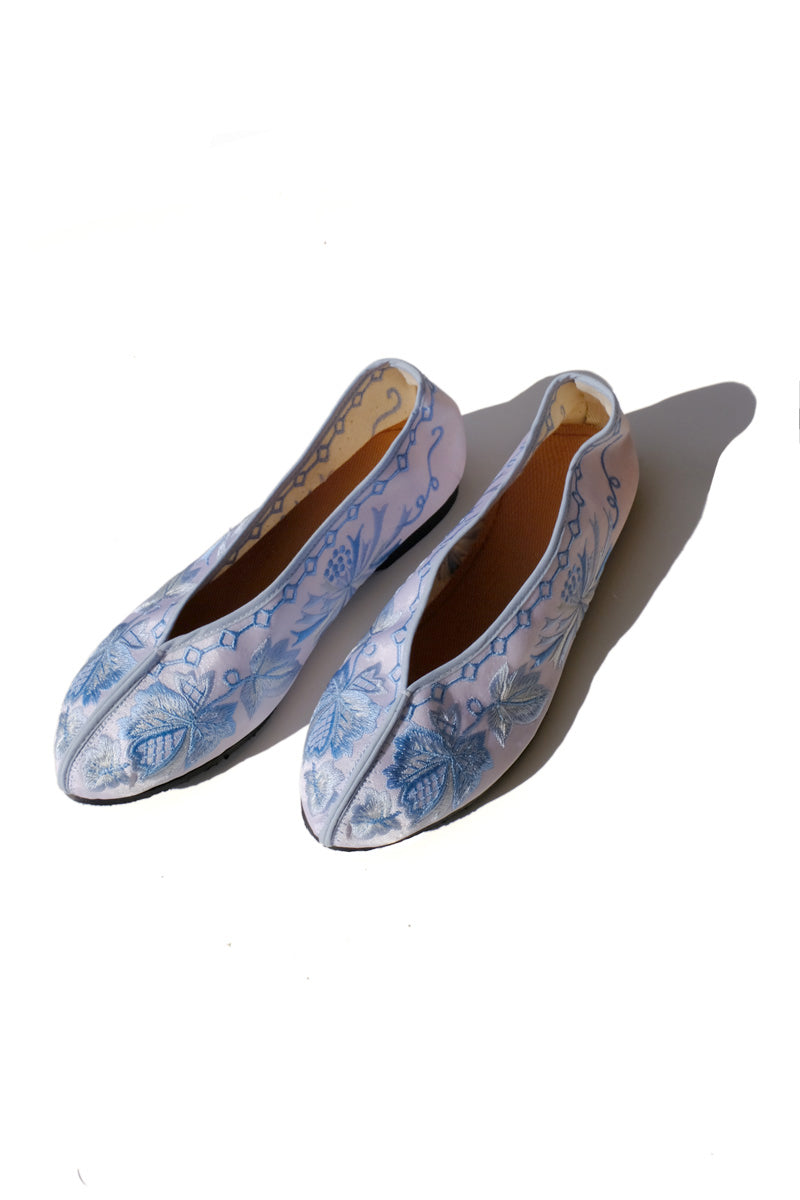 embroidered theater shoes - baby blue